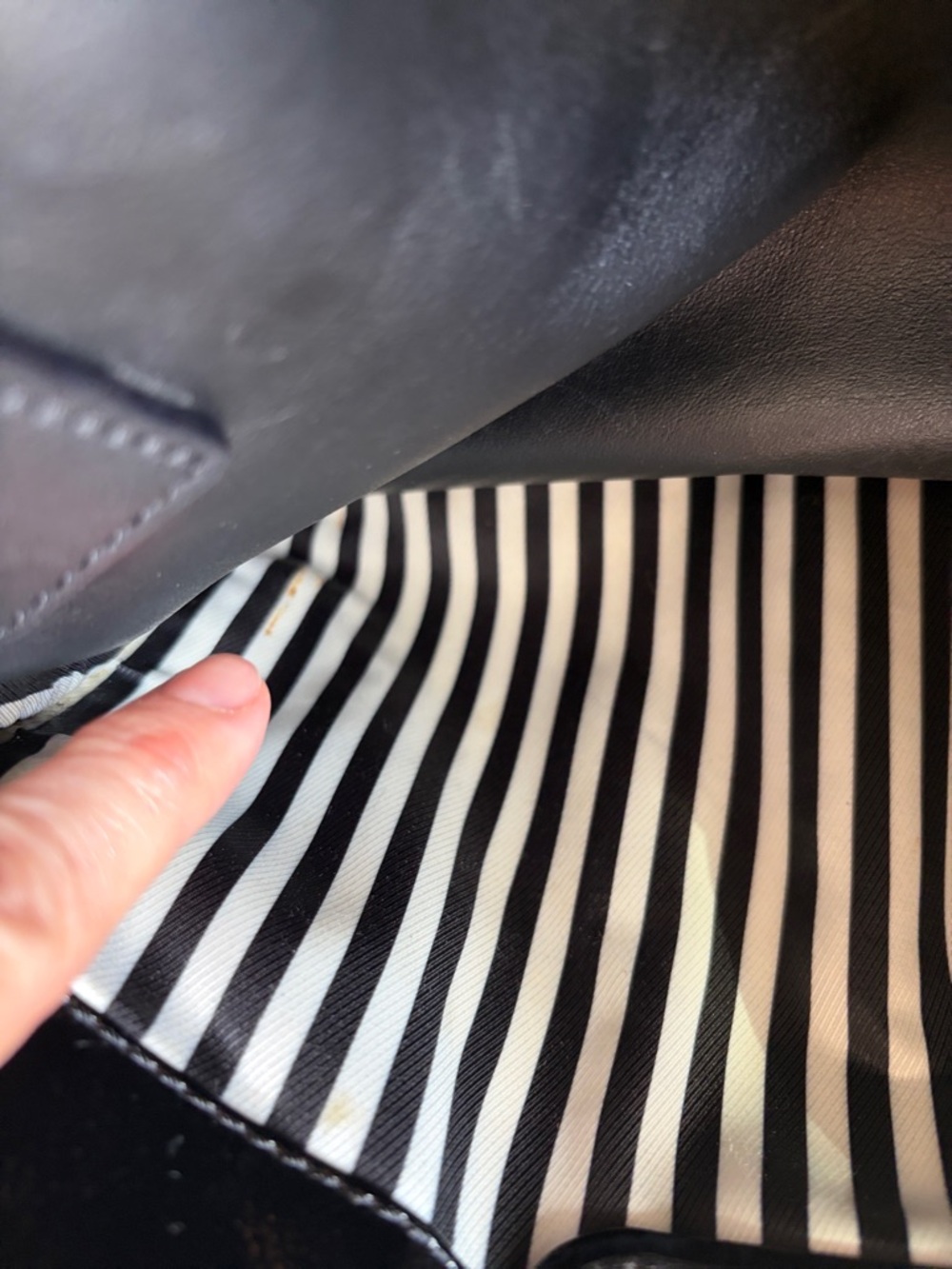 Kate Spade Hampton Theresa Large Tote Leather Shoulder Bag with Turn-Lock - Picture 8 of 16